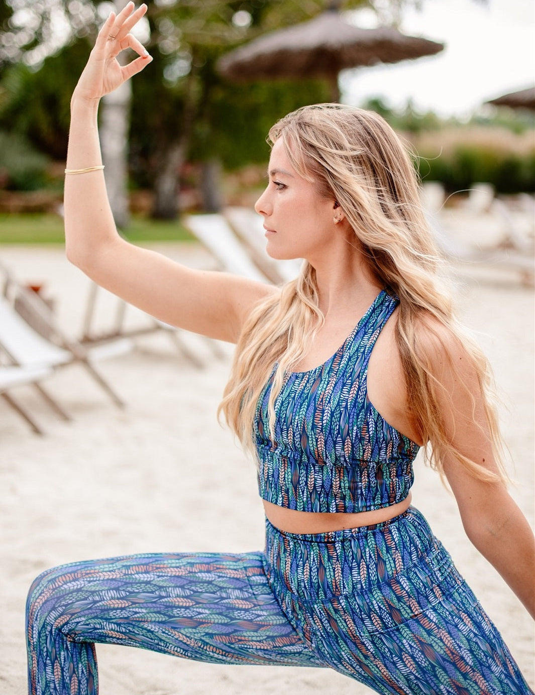 Yoga im Freien mit Colibri-Leggings mit Blättermotiv und Fitness-Bustier – 'Gélinotte' Mit Blättermotiv, dehnbares, nachhaltiges Material für maximale Bewegungsfreiheit