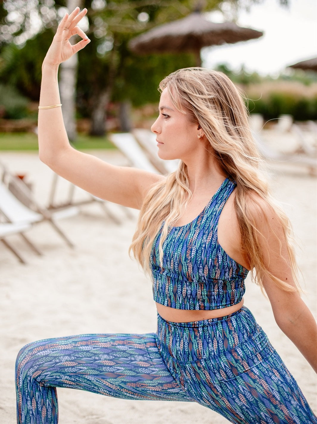 Yoga im Freien mit Colibri-Leggings mit Blättermotiv und Fitness-Bustier – 'Gélinotte' Mit Blättermotiv, dehnbares, nachhaltiges Material für maximale Bewegungsfreiheit