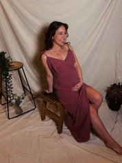Stillkleid Noémie in Rosa mit Taillengürtel und schmalen Trägern für einen femininen Sommerlook.