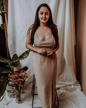 Stillkleid Noémie in Beige, ein leichter und femininer Sommerbegleiter.