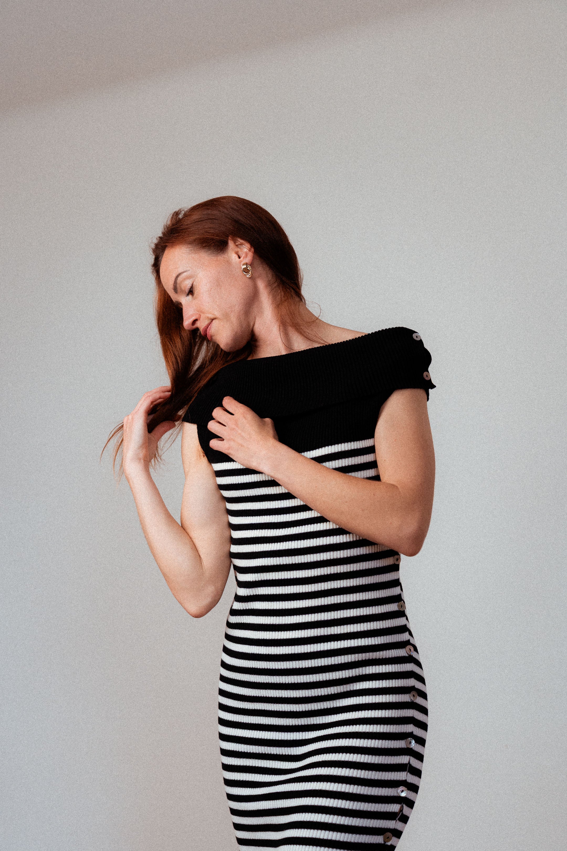 Céphée Kleid ohne Ärmel, gestreiftes Design, modisch und verantwortungsvoll in Frankreich produziert.