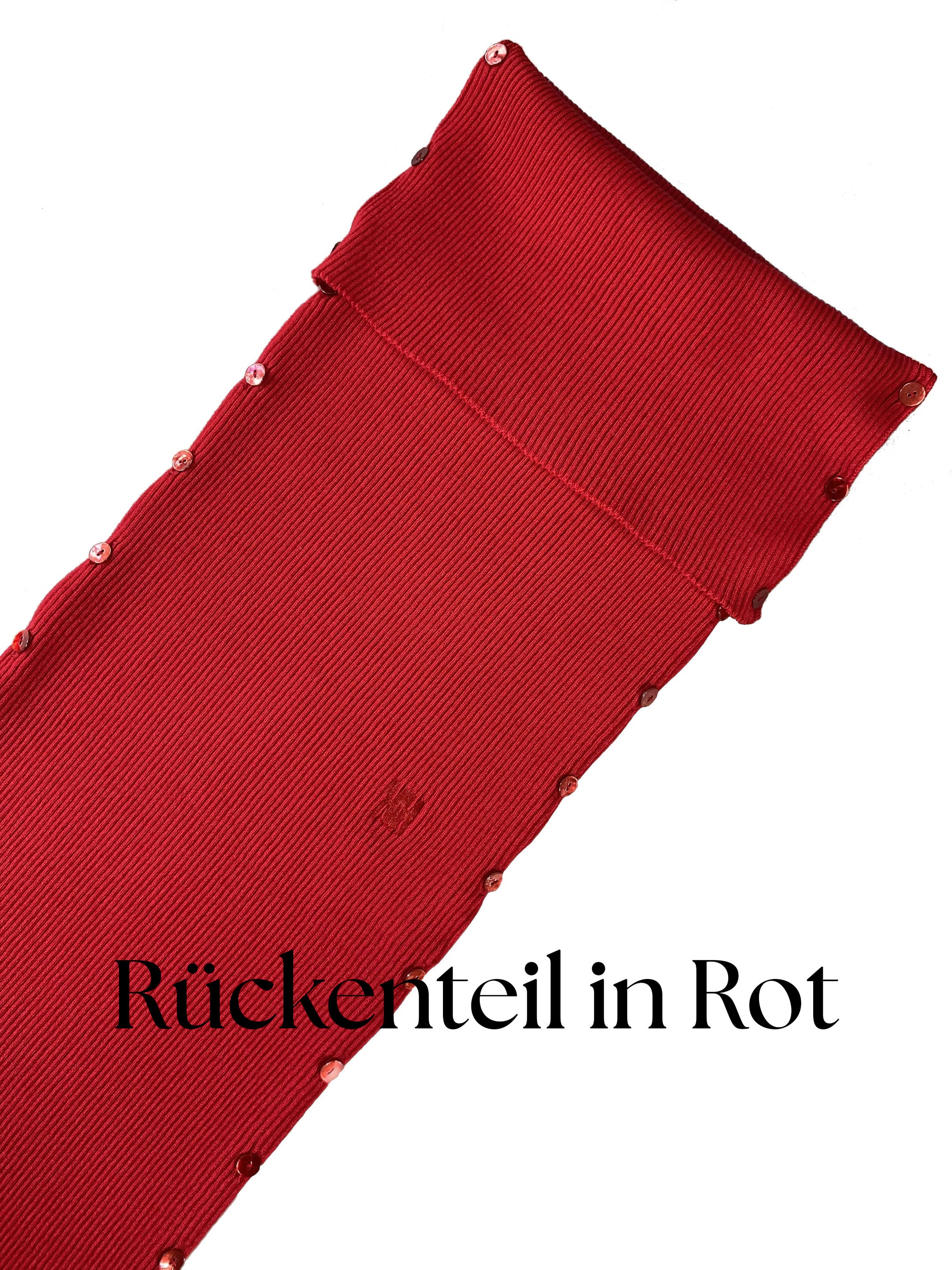Rückenteil des Merinokleids Céphée in Rot – strukturierter Rippstrick aus Merinowolle, hochwertige nachhaltige Damenmode