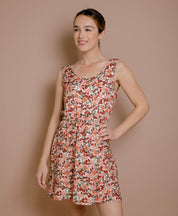 Sommerkleid Michelle – leichtes Damen Sommerkleid mit elegantem Blumenmuster, gefertigt aus nachhaltiger EcoVero™-Viskose. Ideal für warme Tage und stilvolle Outfits.