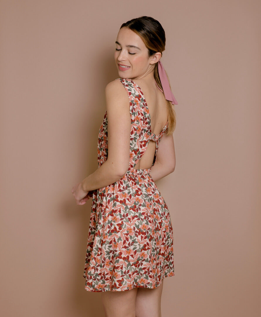 Französisches Sommerkleid Michelle – stilvolle Damenmode aus nachhaltiger Produktion, ideal für den Alltag oder besondere Anlässe.
