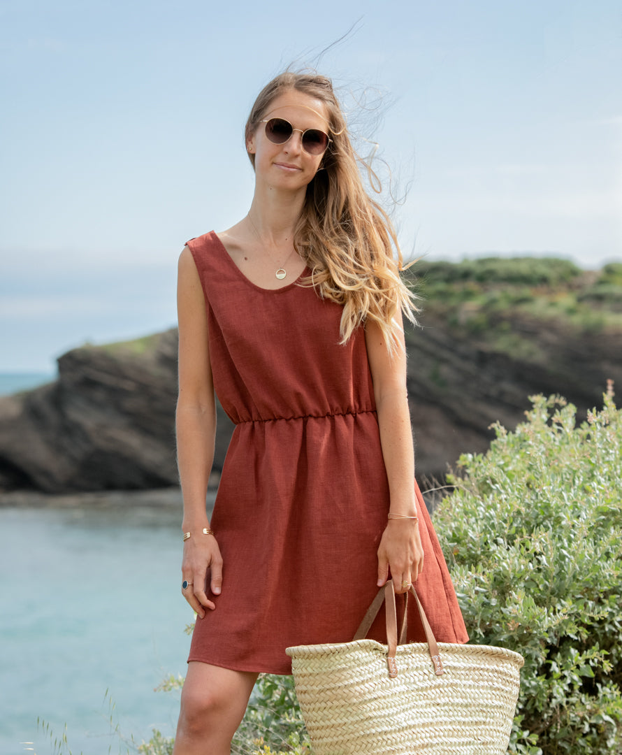 Sommerkleid Mathilde - Nachhaltige Mode für Frauen – luftiges Sommerkleid aus 100 % Leinen, perfekt für heiße Tage.