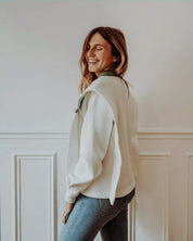 Still-Sweatshirt Chloé – Rückansicht. Moderner und vielseitiger Stillpullover, perfekt für jede Gelegenheit.