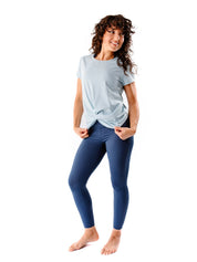 Nachhaltiges Yoga- & Fitness-T-Shirt – Himmelblau „Toucan“ – Frontansicht, feminin & ergonomisch geschnitten
