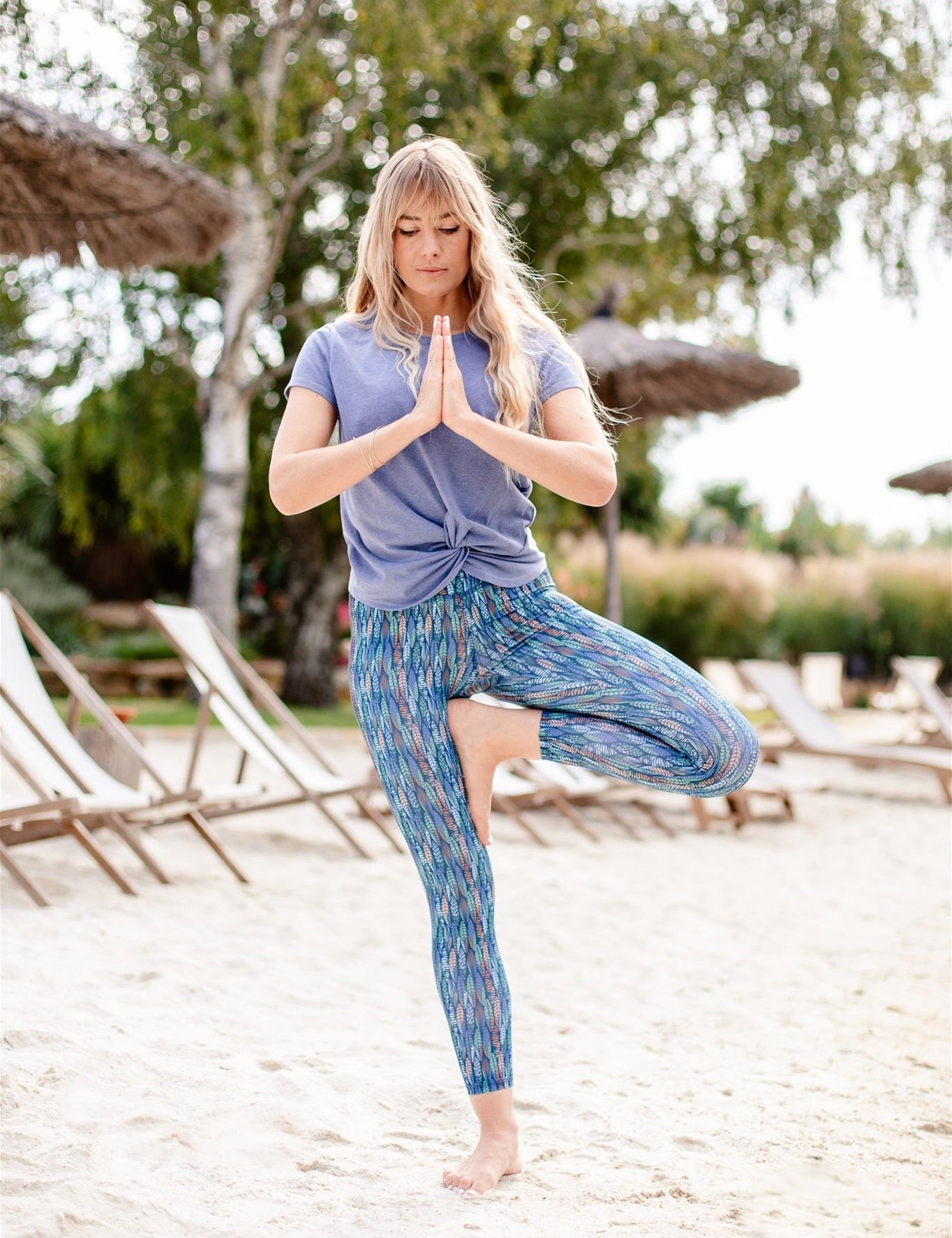 Nachhaltiges Yoga-T-Shirt „Toucan“ in Lavendelblau – Ideal für Flexibilität & Bewegungsfreiheit beim Outdoor-Training
