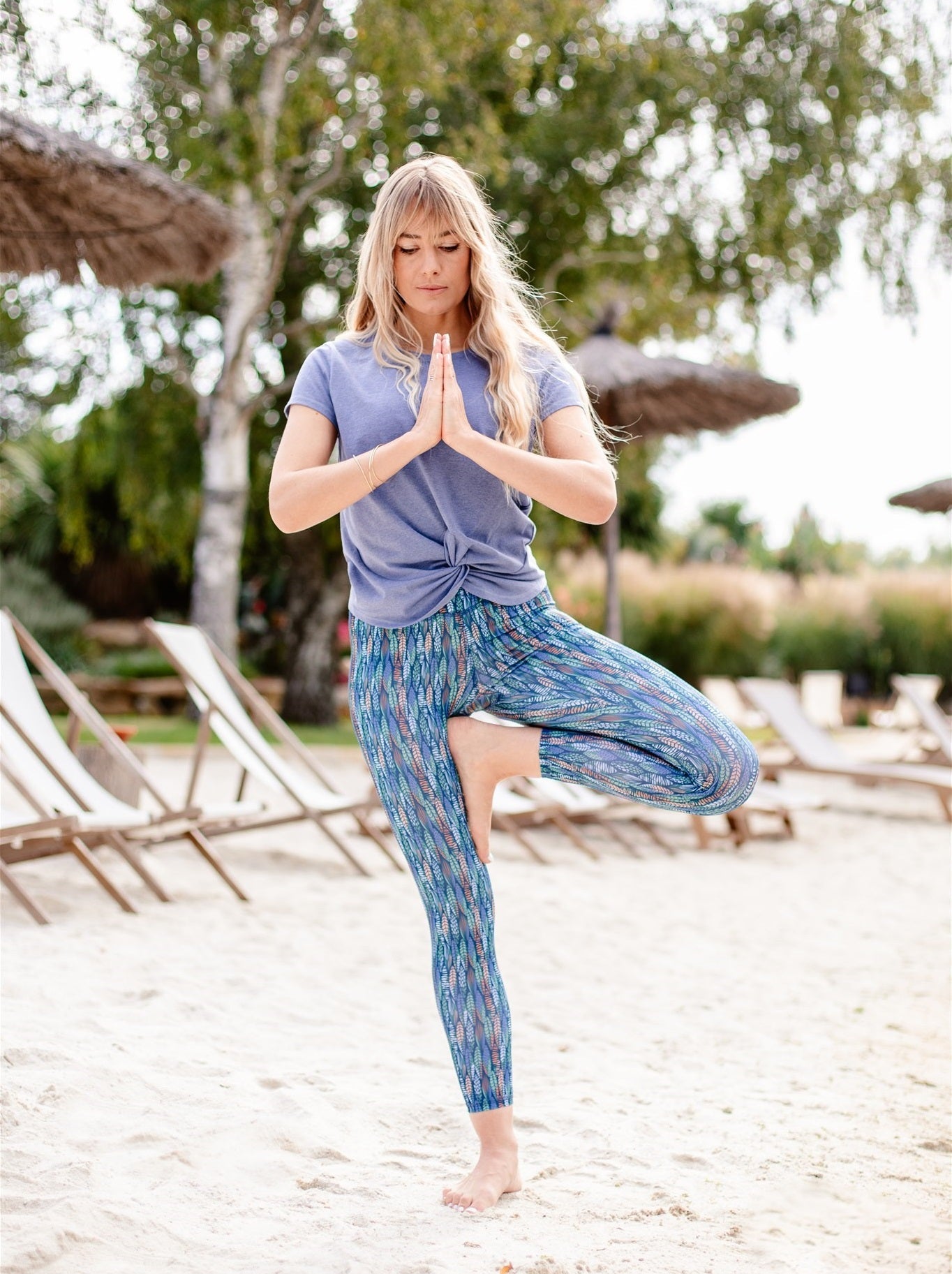 Nachhaltiges Yoga-T-Shirt „Toucan“ in Lavendelblau – Ideal für Flexibilität & Bewegungsfreiheit beim Outdoor-Training