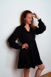Das kleine Schwarze - elegantes Stillkleid Lora für besondere Anlässe und den Alltag junger Mütter.