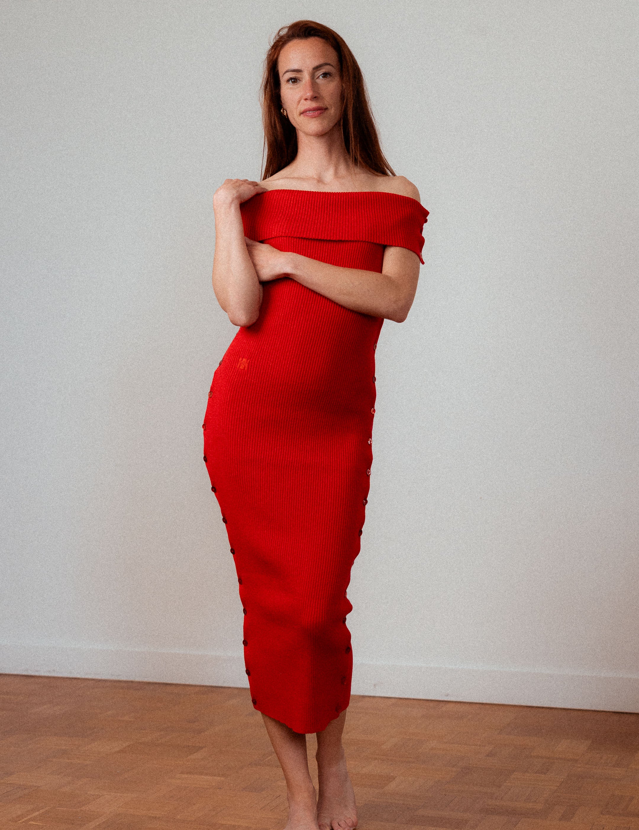 Rotes Merinokleid Céphée mit Bardot-Ausschnitt – eleganter, figurbetonter Schnitt, nachhaltig, französisches Design