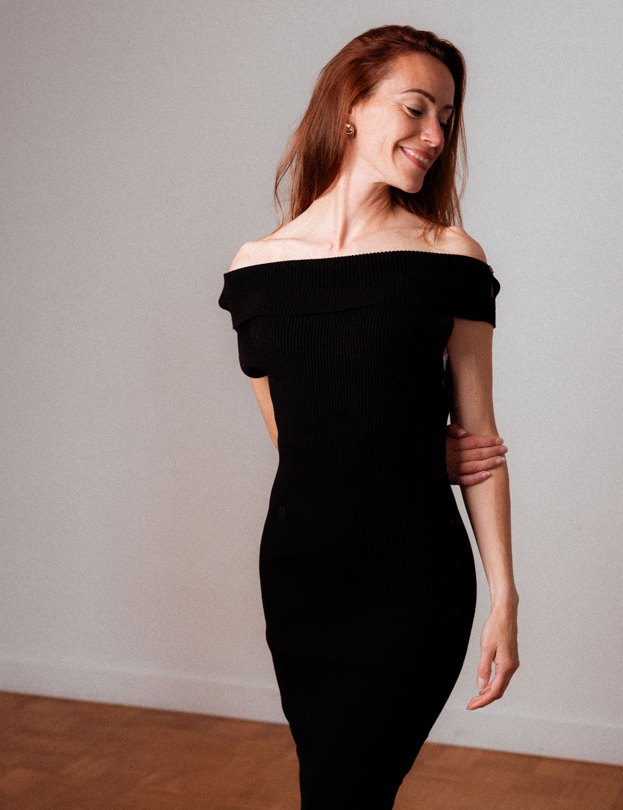 Merinokleid Céphée Schwarz getragen – französische Modemarke, modernes Design, elegant & bequem, Damenmode