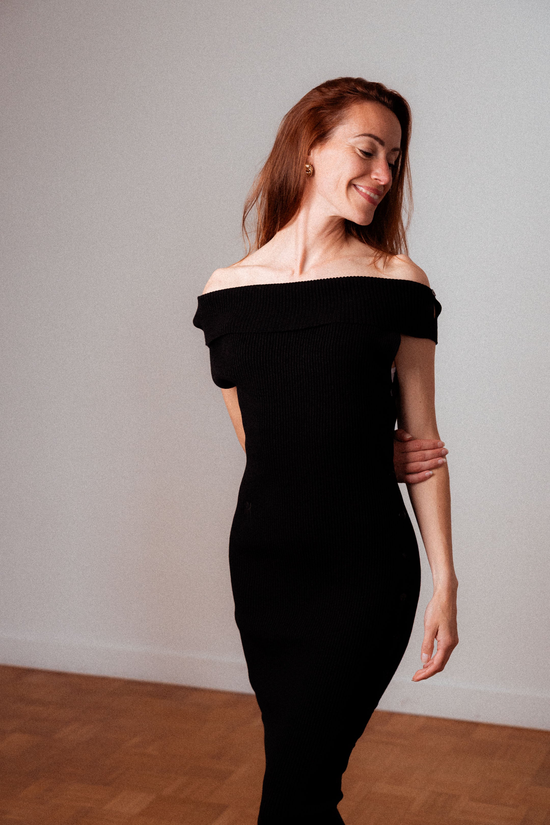 Merinokleid Céphée Schwarz getragen – französische Modemarke, modernes Design, elegant & bequem, Damenmode