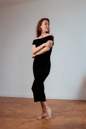 Merinokleid Céphée in Schwarz ohne Ärmel – elegantes Damenkleid aus Rippstrick mit Bardot-Ausschnitt