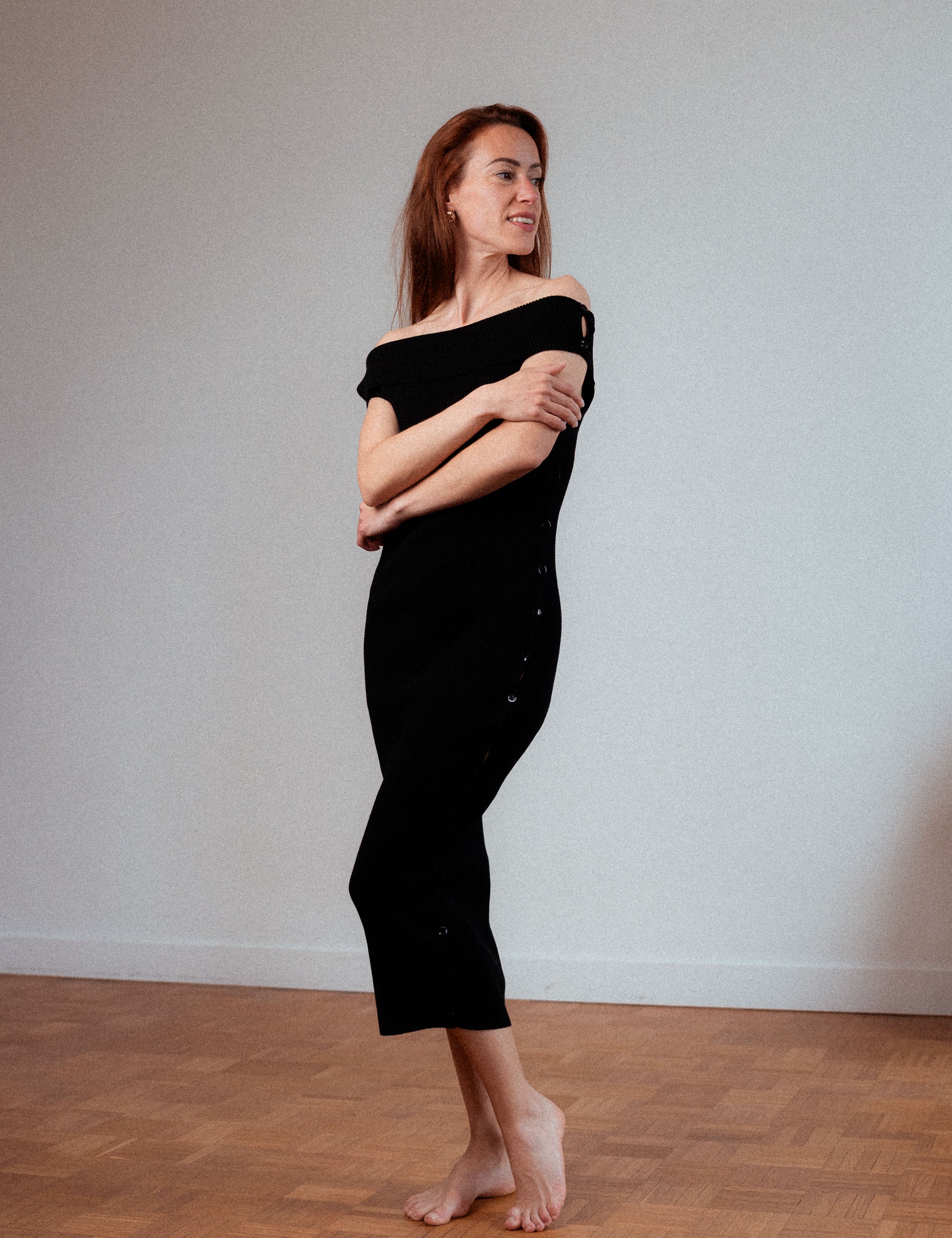 Merinokleid Céphée in Schwarz ohne Ärmel – elegantes Damenkleid aus Rippstrick mit Bardot-Ausschnitt
