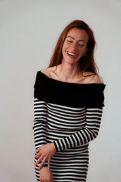 Gestreiftes Céphée Kleid mit langen Ärmeln, modisch und figurbetont, aus französischer Produktion.