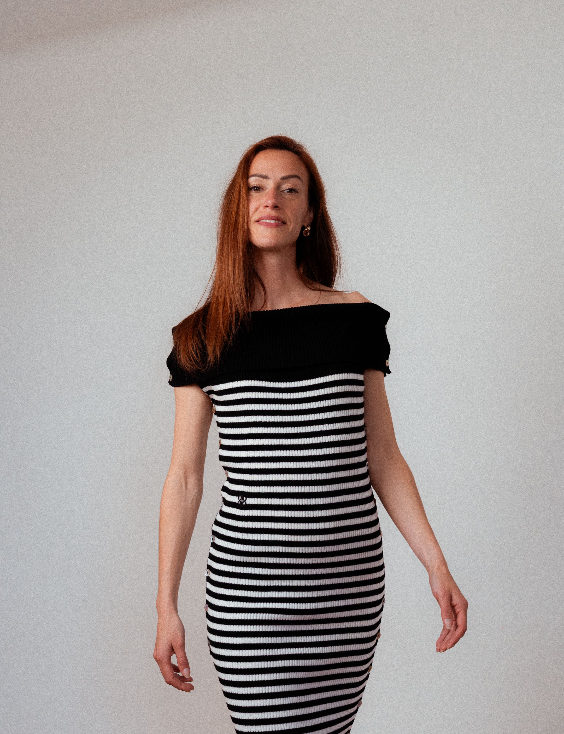 Céphée Kleid in Schwarz-Weiß gestreift, ärmellos und elegant, hergestellt in Frankreich aus hochwertigem Material