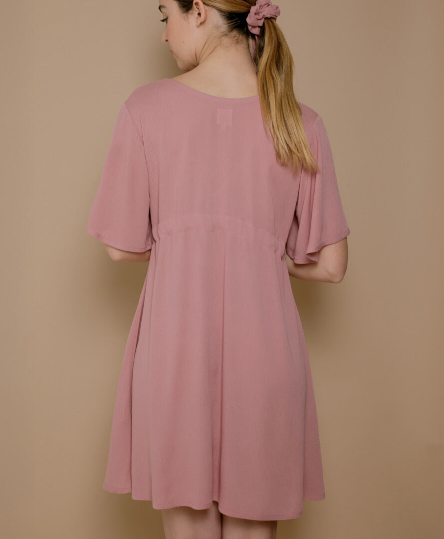 Elegantes Damenkleid mit Volantärmeln – Sommerkleid aus nachhaltiger Viskose, weich, fließend und stilvoll für jeden Sommertag.