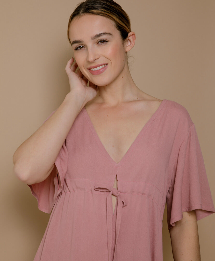 Damen Sommerkleid in Altrosa – fließender Stoff, femininer Schnitt, ideal für warme Tage, gefertigt in Frankreich aus umweltfreundlicher Viskose.