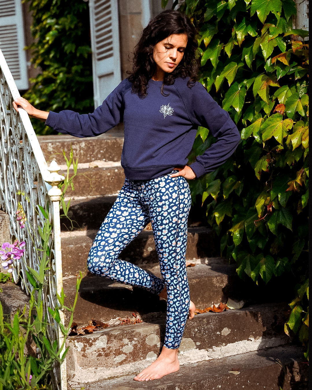 Nahaufnahme des Ärmels und der Textur des 'Héron'-Sweatshirts – feine Details des Materials und der hochwertigen Verarbeitung.