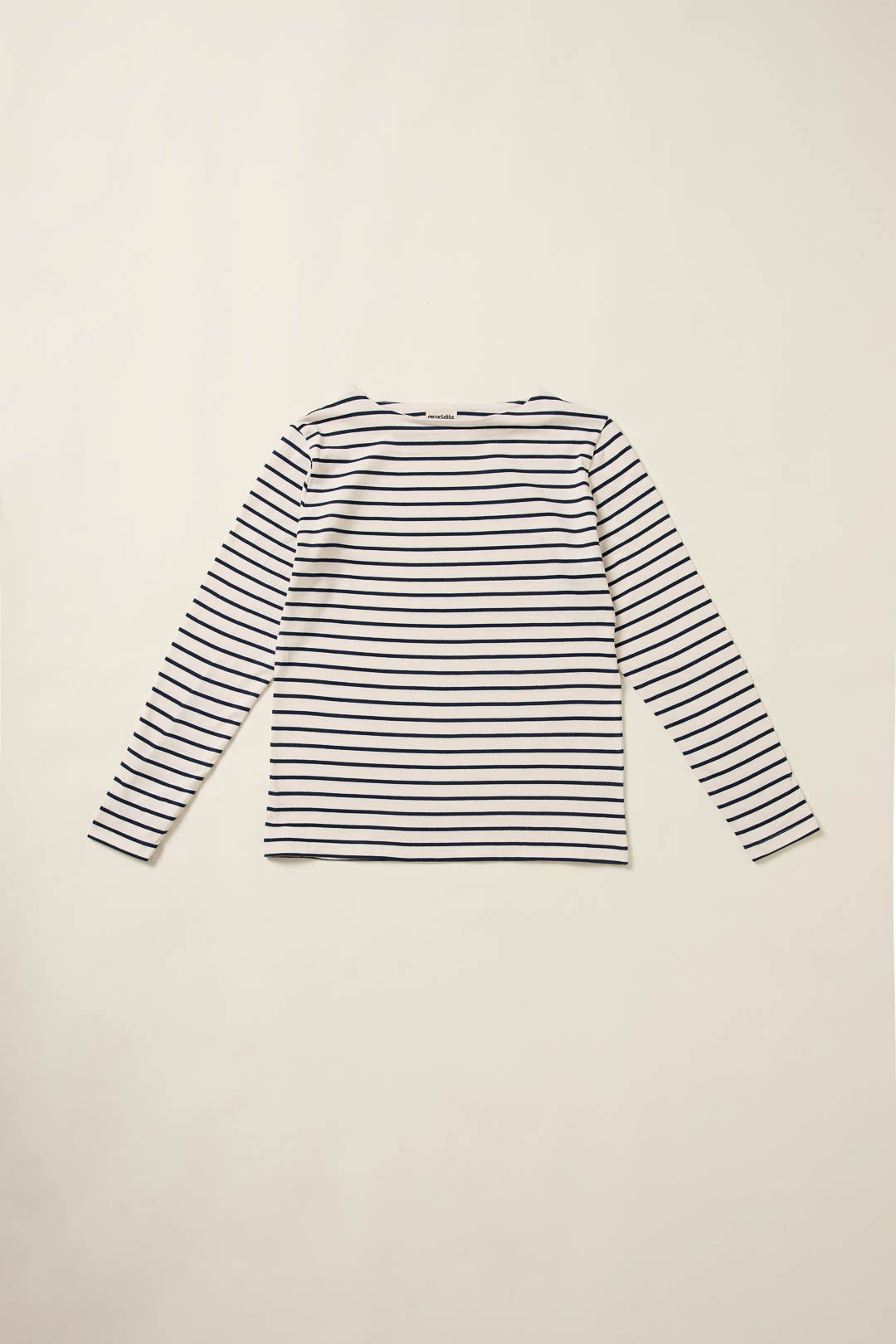 Gestreiftes Langarmshirt für Damen in blau-weißen Streifen, aus 100 % Bio-Baumwolle. Hergestellt in Frankreich, fair produziert und nachhaltig – zeitlose französische Mode für Damen, ideal für den Alltag.